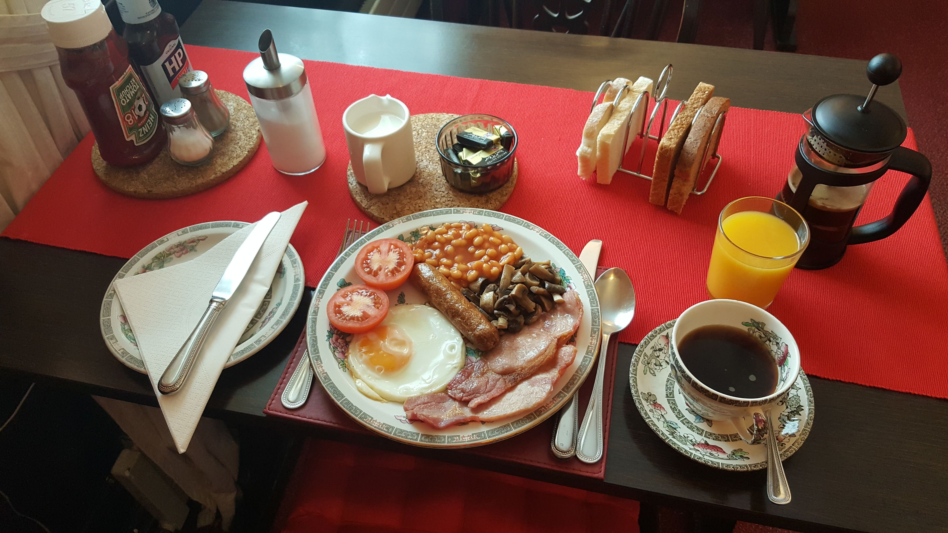 Café da manhã inglês todos os dias (GBP 12 por pessoa) 