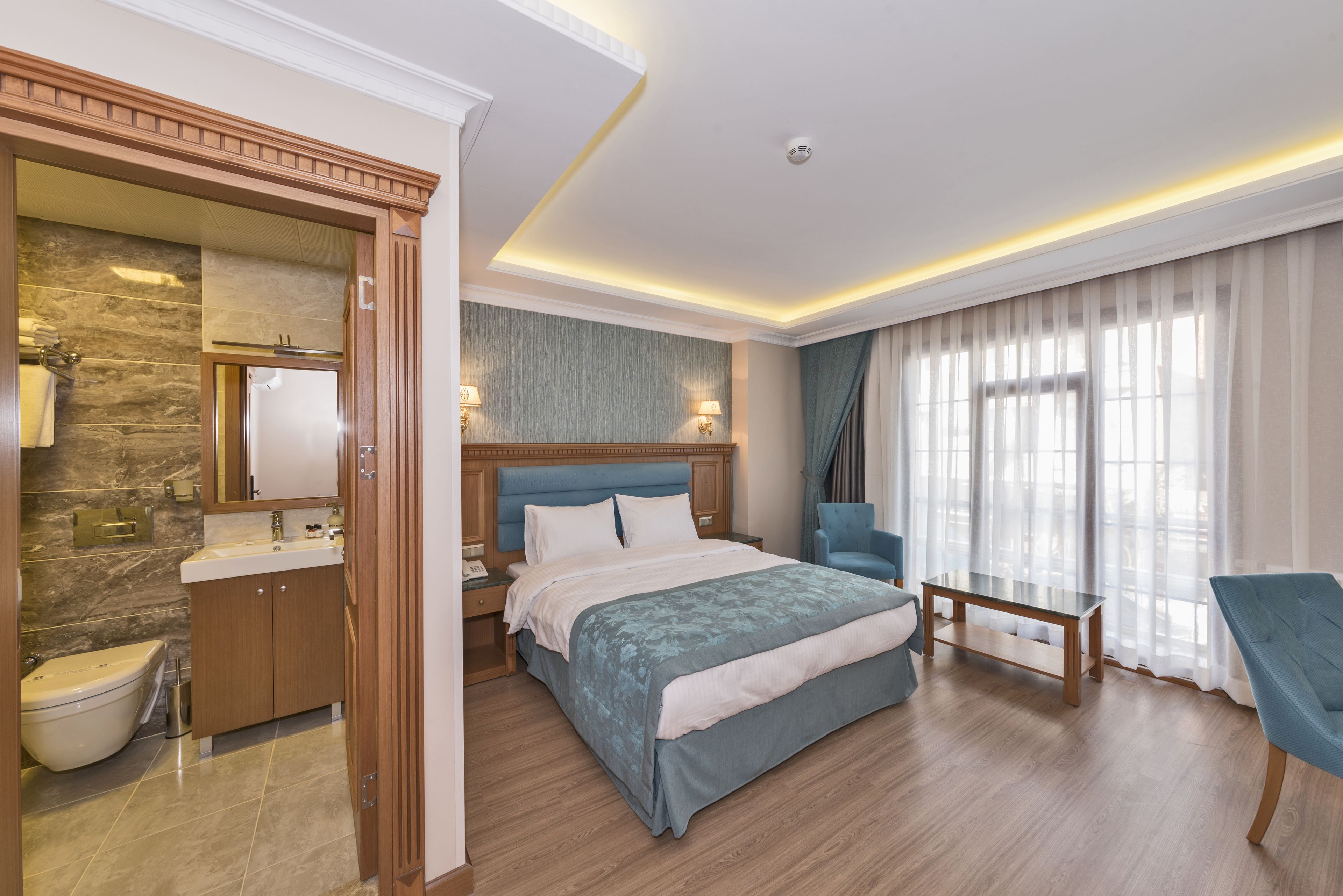 Photo - Magnaura House Hotel