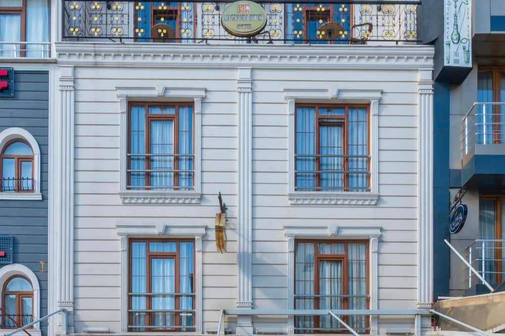 Magnaura House Hotel