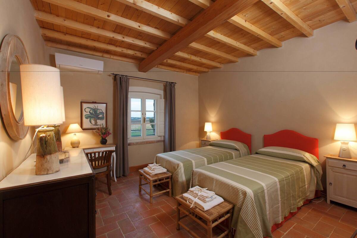 Family Suite, 2 Bedrooms, Pool View