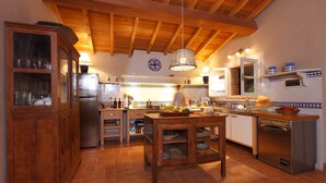 Forn, placa de cuina, rentaplats i torradora 