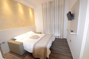 Safe på rommet, skrivebord, barnesenger og wi-fi (inkludert)