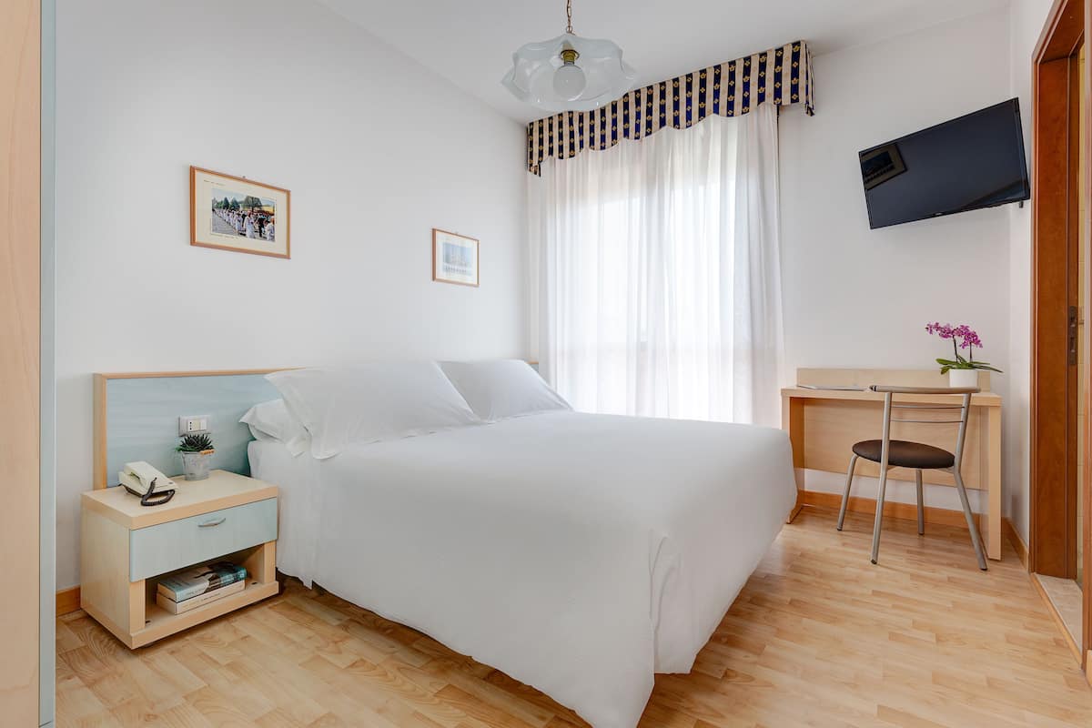 Standard Double or Twin Room, Balcony | In-room safe, desk, cribs (surcharge), WiFi (free)