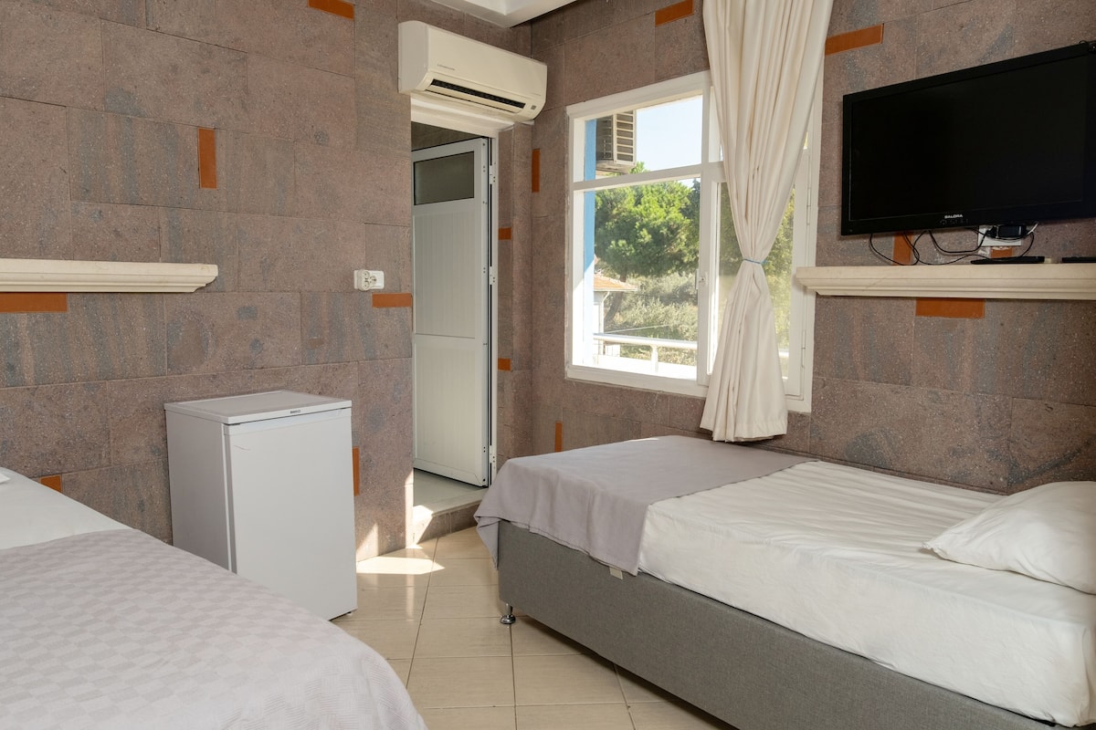 Dört Kişilik Oda | Minibar, ücretsiz kablosuz İnternet