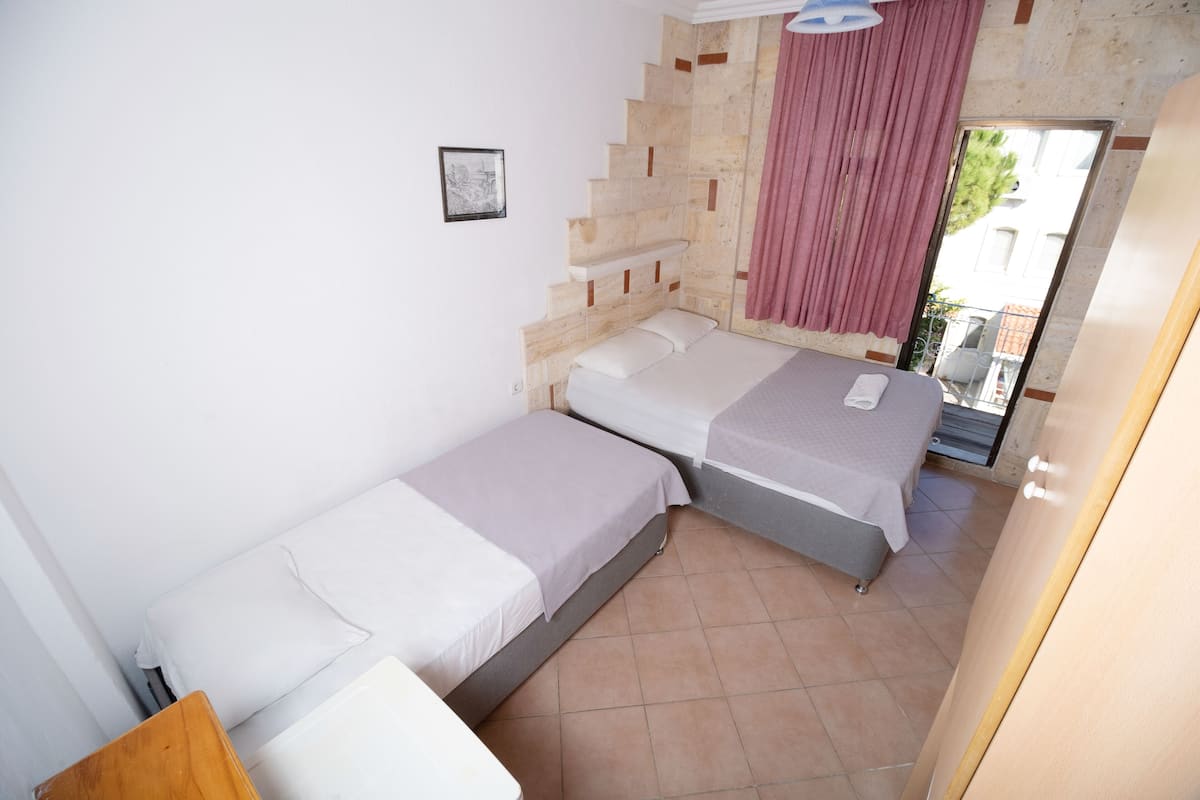 Üç Kişilik Oda | Minibar, ücretsiz kablosuz İnternet