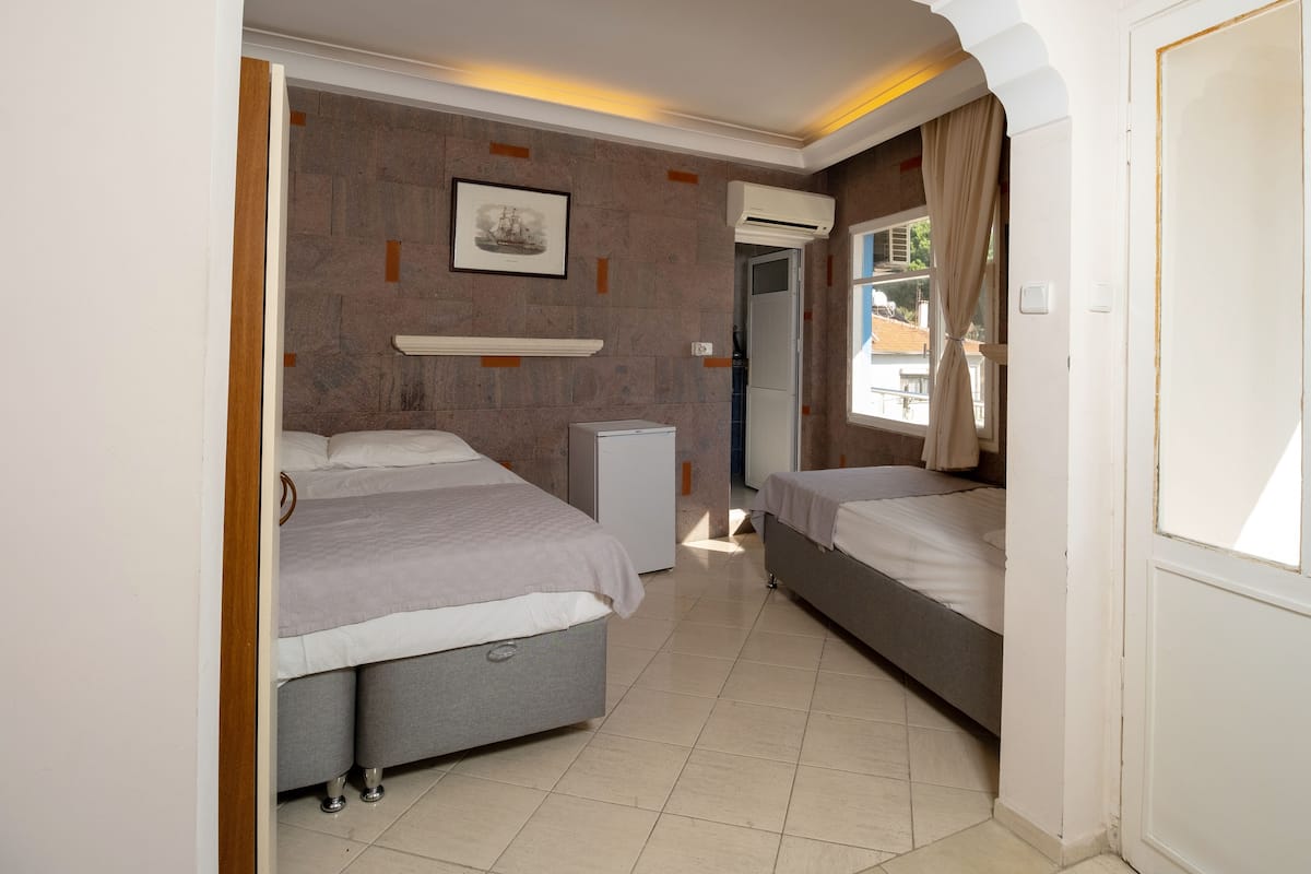 Dört Kişilik Oda | Minibar, ücretsiz kablosuz İnternet