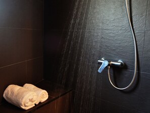Habitación doble superior, baño privado (NUMERO 2) | Baño | Toallas 