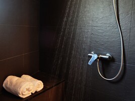 Superior Double Room, Private Bathroom (NUMERO 2) | Bathroom | Towels