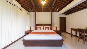 Minibar, in-room safe, individually decorated, individually furnished