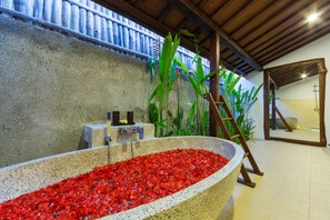 Baignoire relaxante profonde