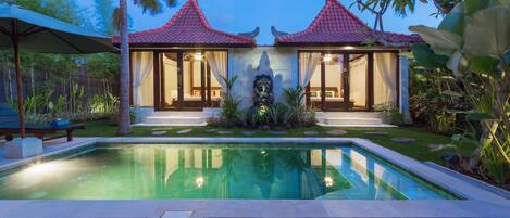 Minibar, in-room safe, individually decorated, individually furnished