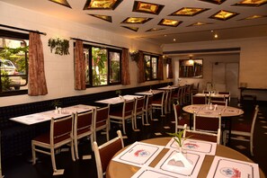 International cuisine - Hotel Atithi (Mumbai)