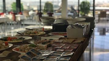Free daily buffet breakfast