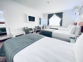 Triple Room | Premium bedding, minibar, in-room safe, desk
