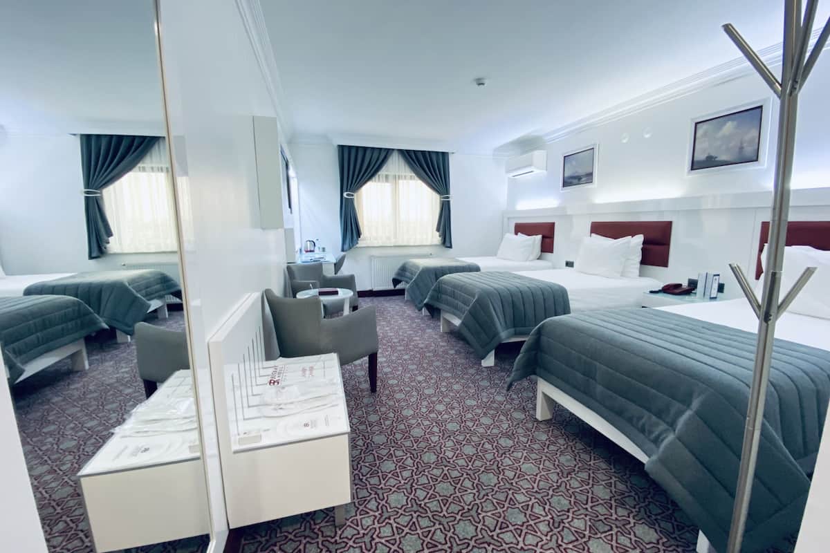 Triple Room | Premium bedding, minibar, in-room safe, desk