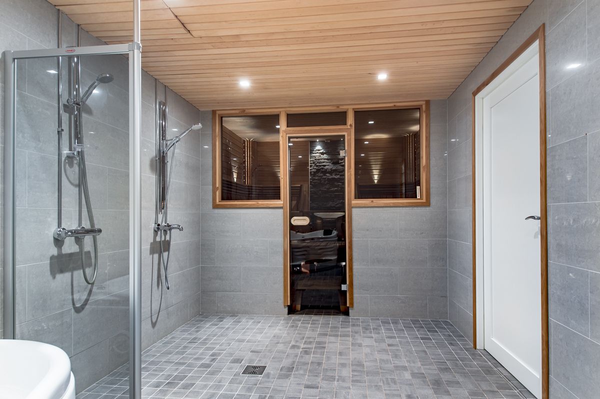 Superior Villa, 5 Bedrooms, Sauna, Lake View (Villa Lohi) | Bathroom shower
