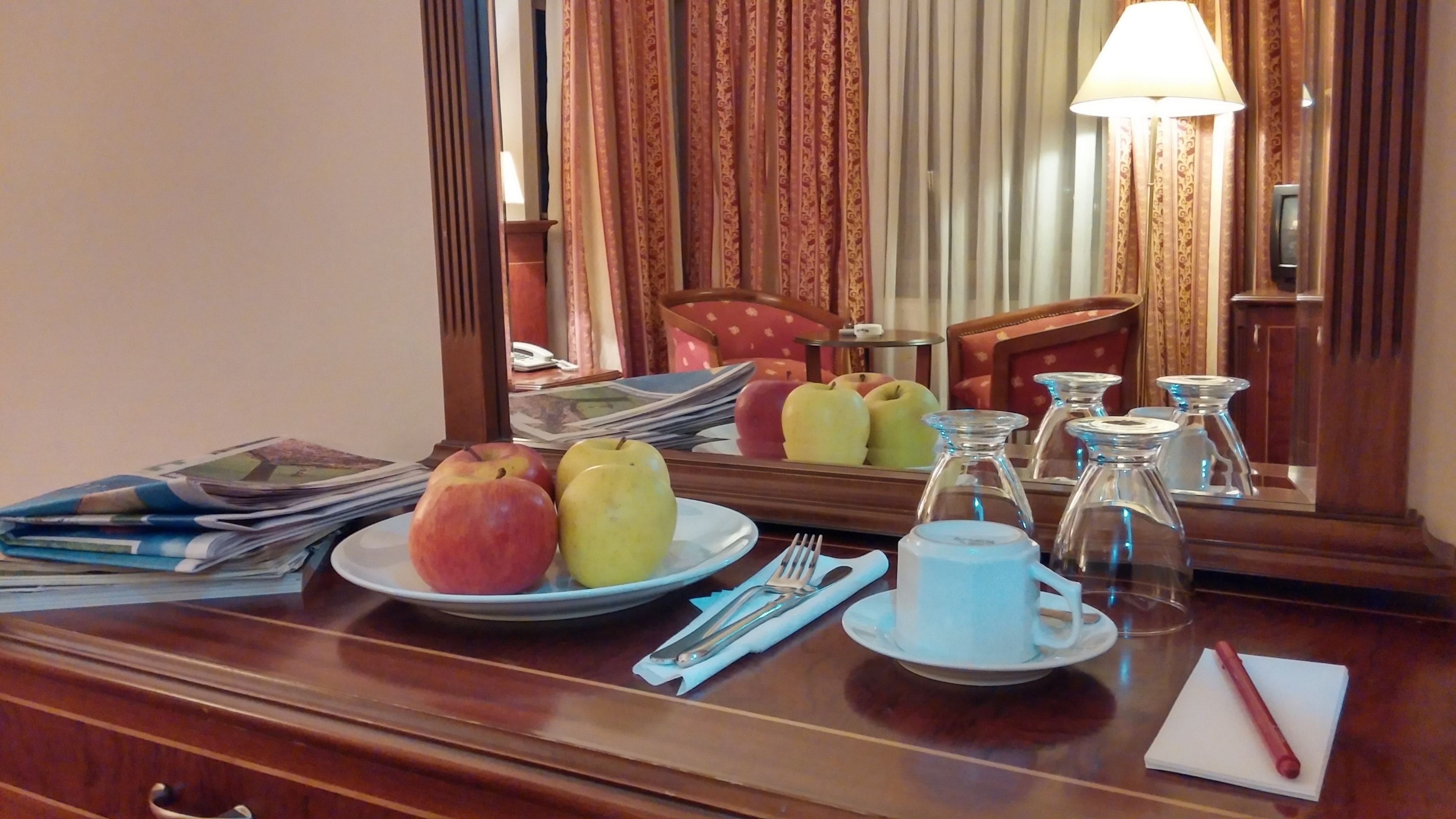 double room single use | in-room dining