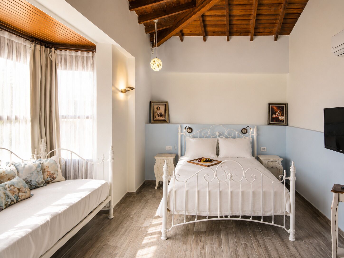 Family Room, Multiple Beds