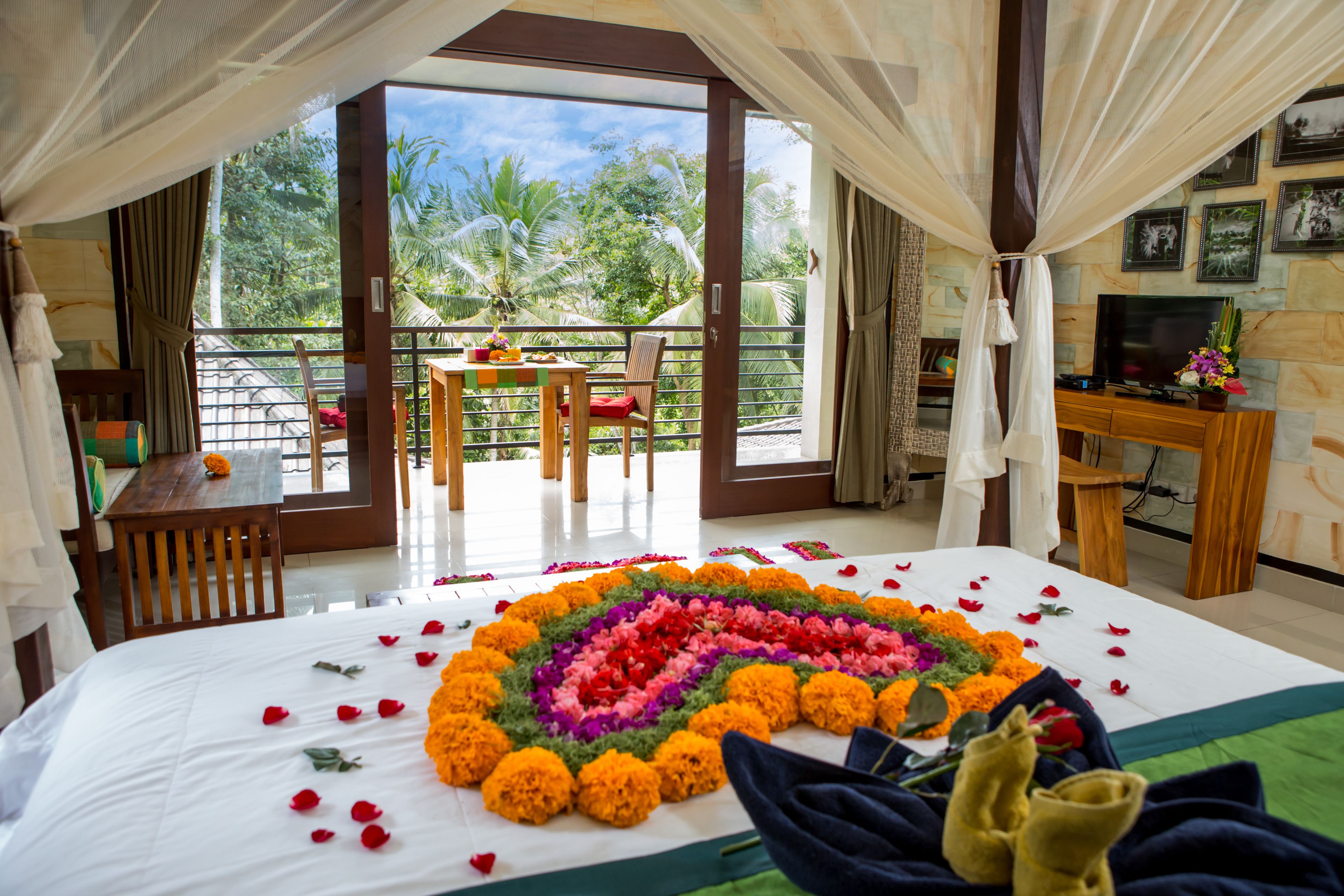 Deluxe Suite with Jungle View | 客房内保险箱、熨斗/熨衣板、免费 WiFi、床单