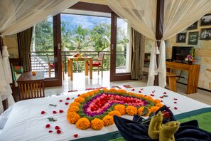 Deluxe Suite with Jungle View | Zimmersafe, Bügeleisen/Bügelbrett, kostenloses WLAN, Bettwäsche