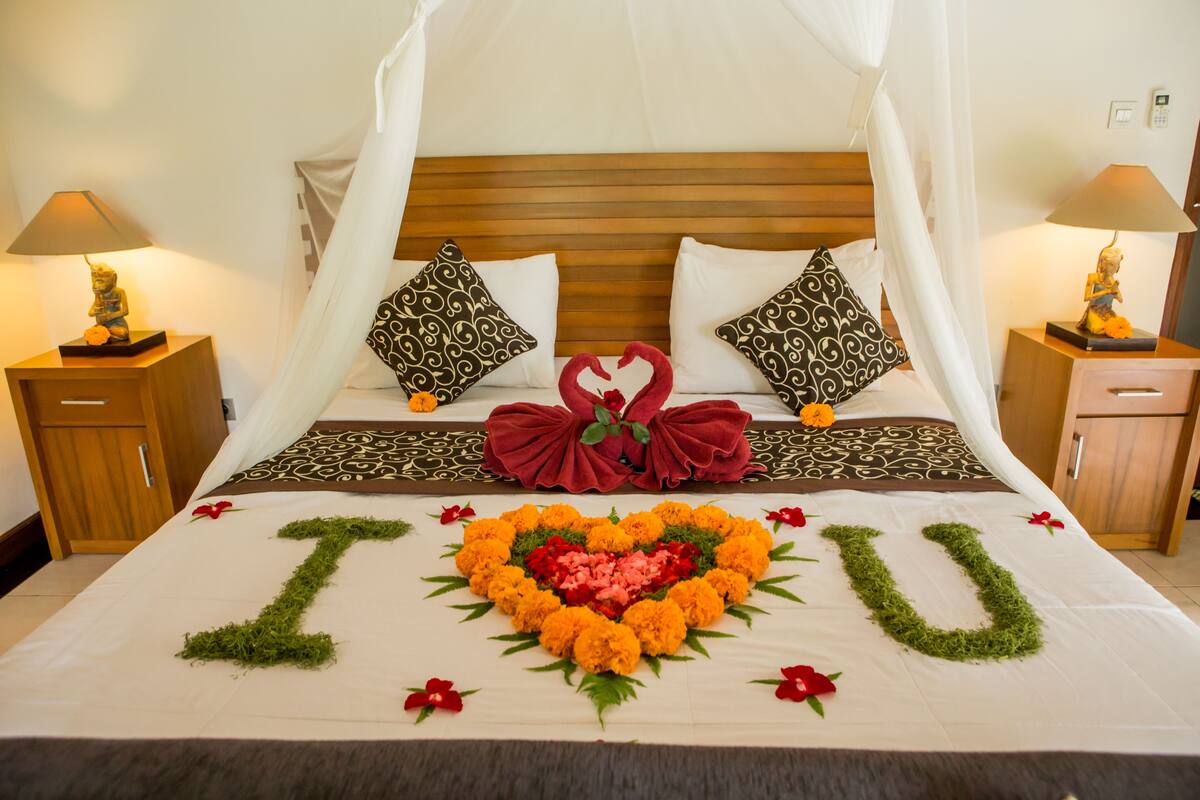 Bungalow with Pool View  | In-room safe, iron/ironing board, WiFi (free), bed sheets