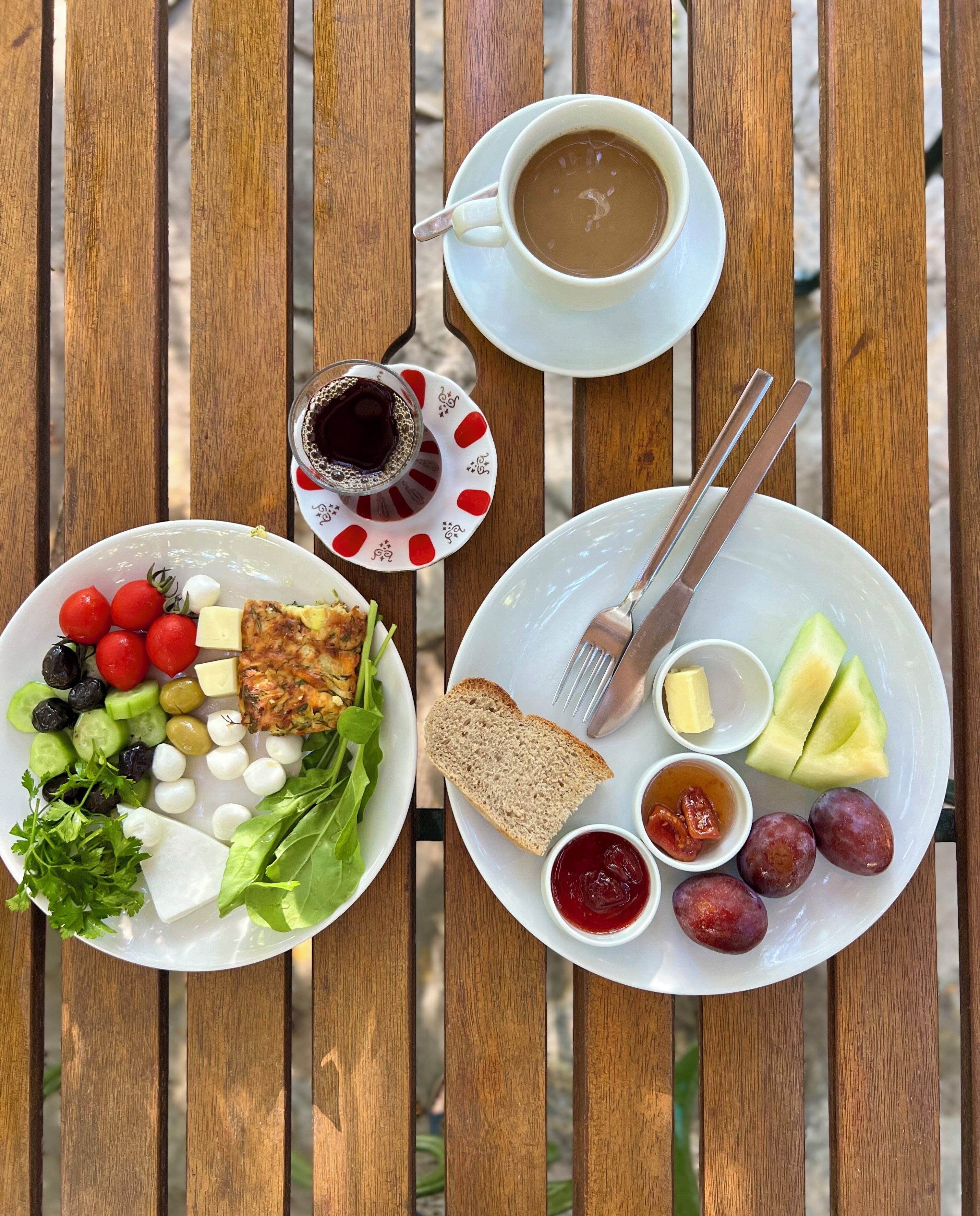 breakfast, lunch and dinner served