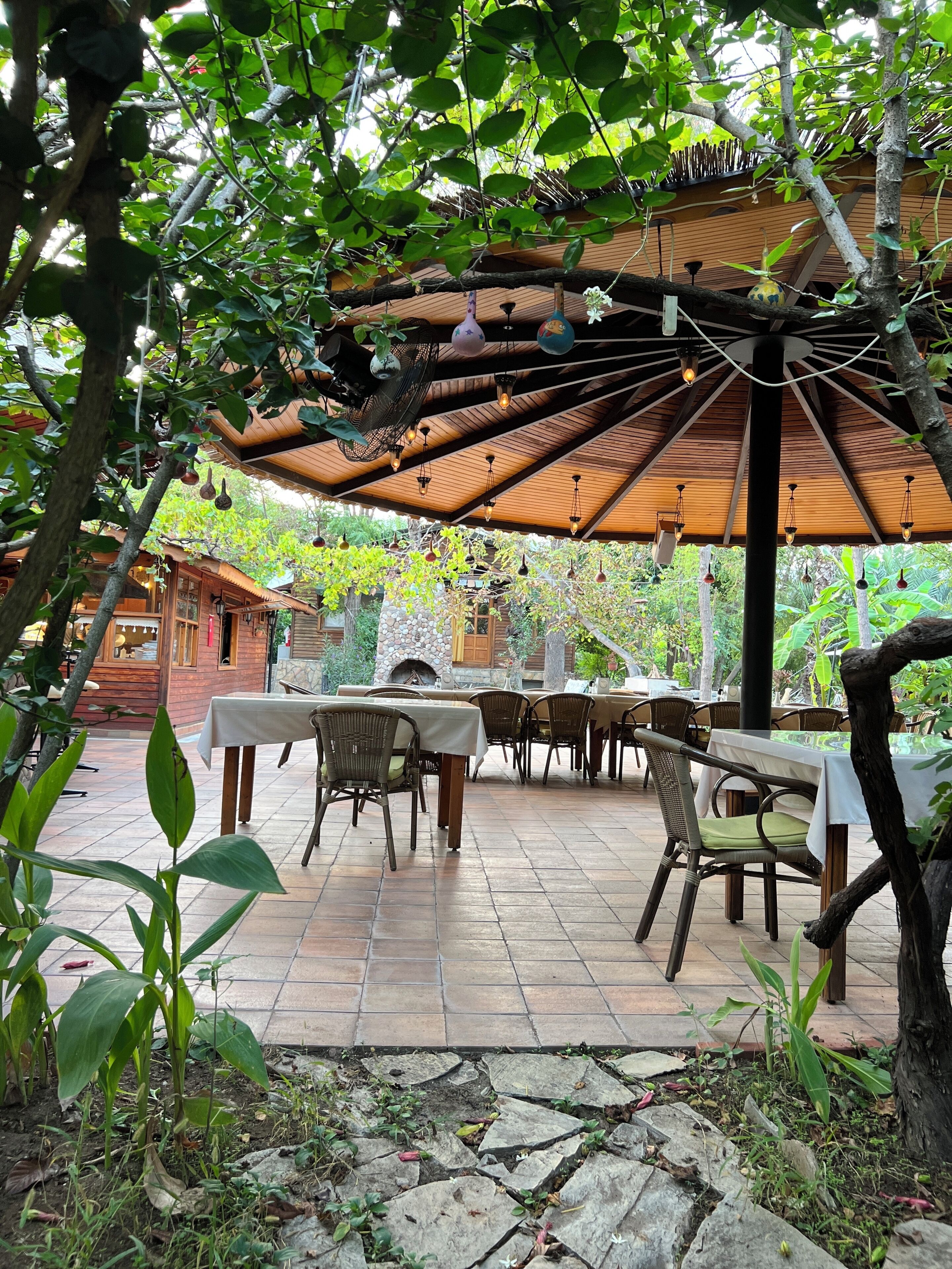 breakfast, lunch and dinner served