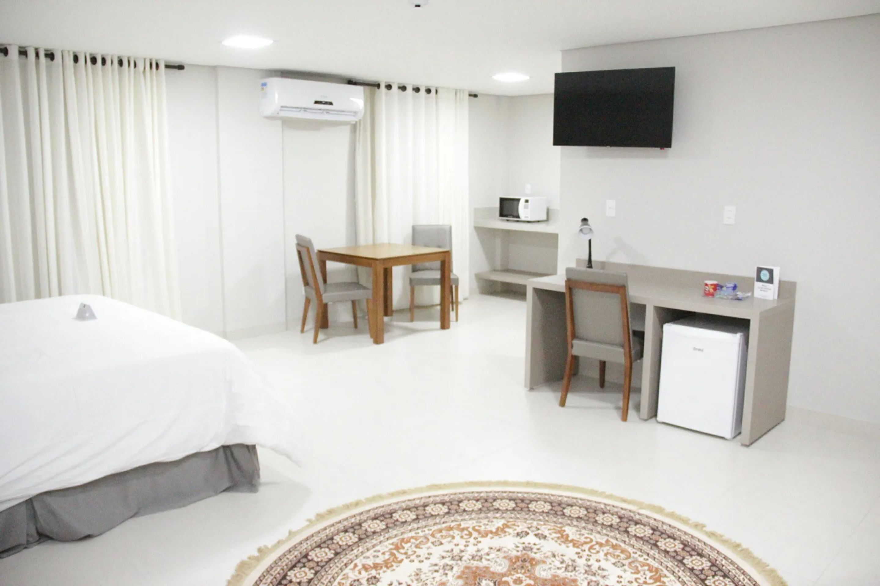 Hochwertige Bettwaren, Minibar, Zimmersafe, Schreibtisch