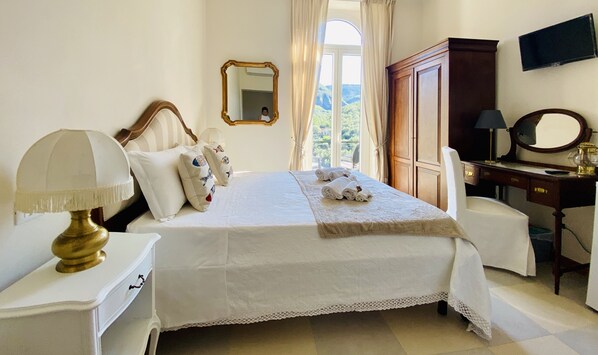 Zimmersafe, Schreibtisch, schallisolierte Zimmer, kostenloses WLAN