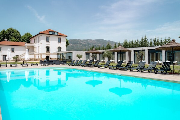 Outdoor pool, sun loungers
