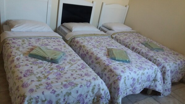 ห้องทริปเปิล | ห้องเก็บเสียง, เตารีด/โต๊ะรีดผ้า, Wi-Fi ฟรี, ผ้าปูที�่นอน