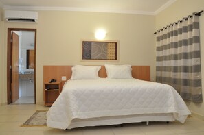 Surmatelas, minibar, coffres-forts dans les chambres, rideaux occultants