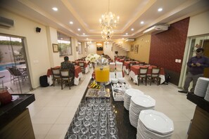 Desayuno buffet incluido todos los días 