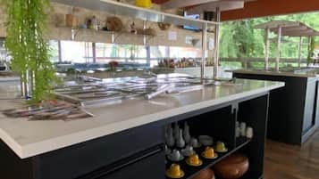 Café da manhã, almoço e jantar