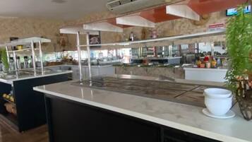 Café da manhã, almoço e jantar