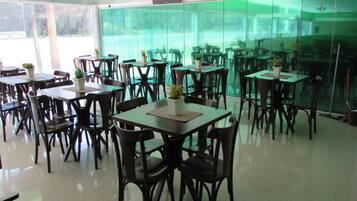 Se sirven desayunos, comidas y cenas