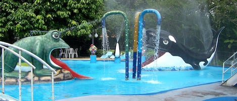 3 outdoor pools