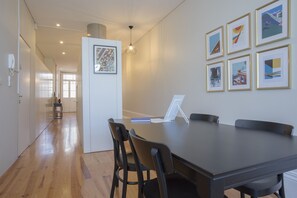 Apartment, 2 Schlafzimmer | Wohnbereich | Flachbildfernseher