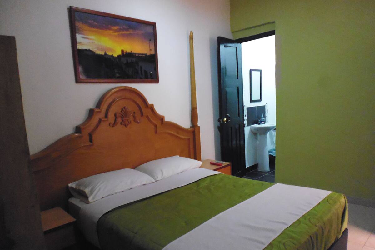 Chambre Double, salle de bains privée