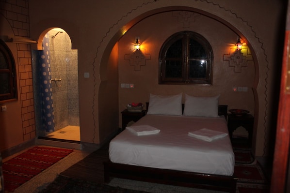 Blackout curtains, free WiFi