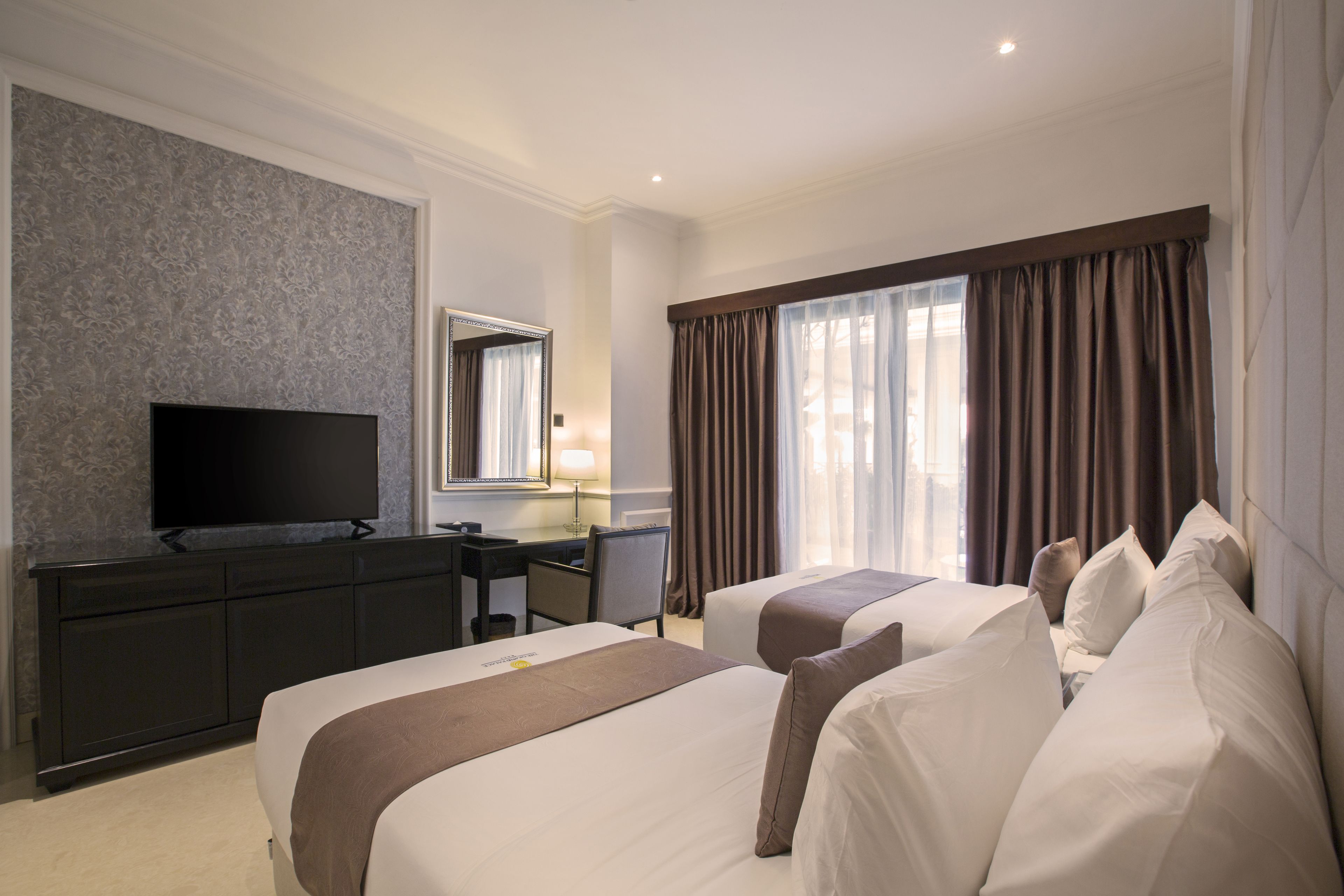 family room | minibar, in-room safe, desk, blackout curtains