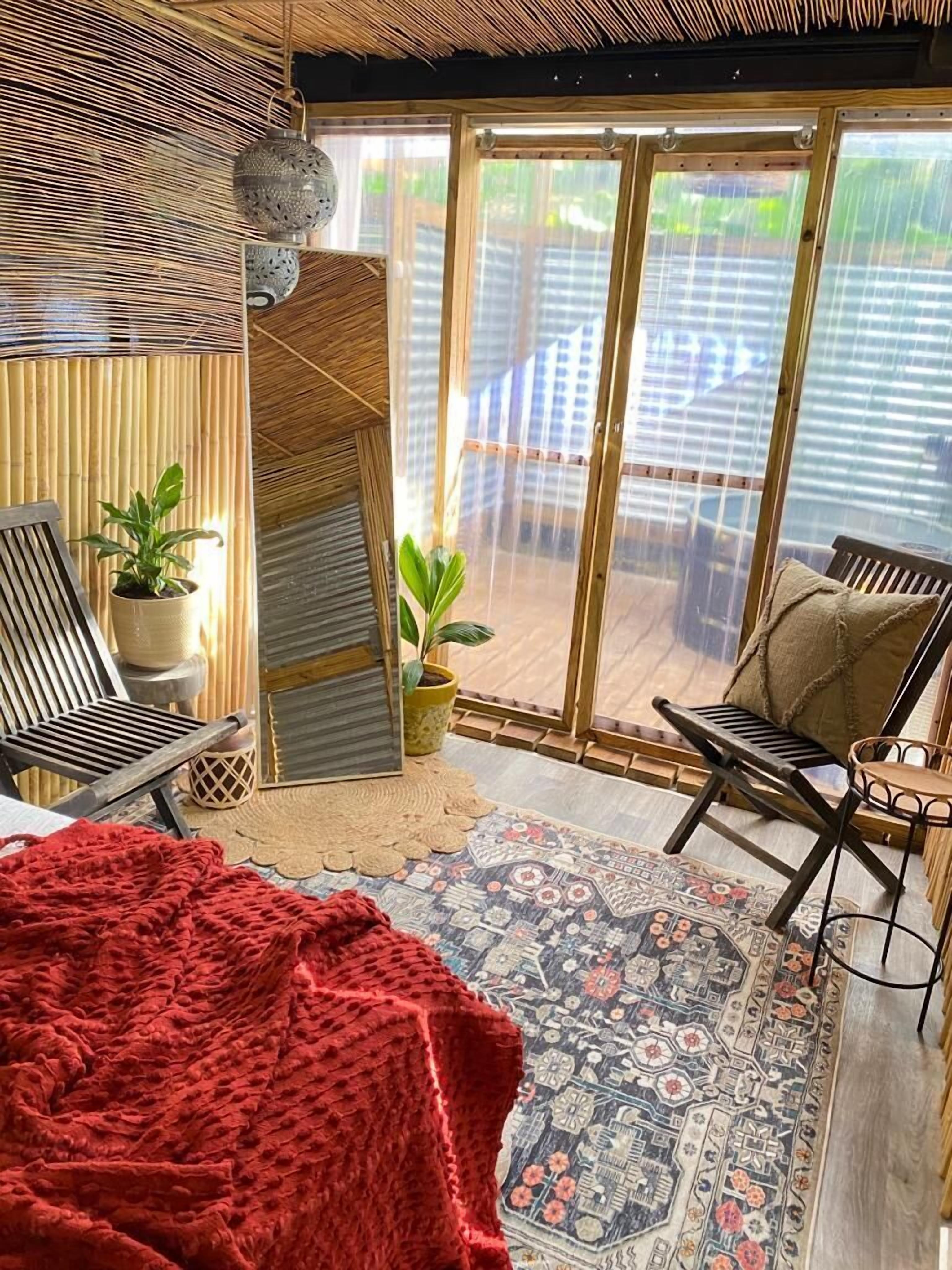 Deluxe Studio Suite, 1 Double Bed, Mountain View | 1 bedroom, individually decorated, individually furnished, bed sheets