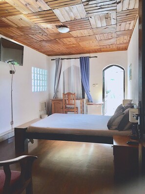 Standard Double Room, Garden View | Minibar, in-room safe, individually decorated, individually furnished - Iarimbato Hotel (Antananarivo)