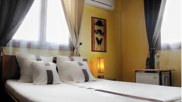 Standard dubbelrum - utsikt mot trÀdgÄrden | Minibar, vÀrdeförvaringsskÄp pÄ rummet och individuell inredning