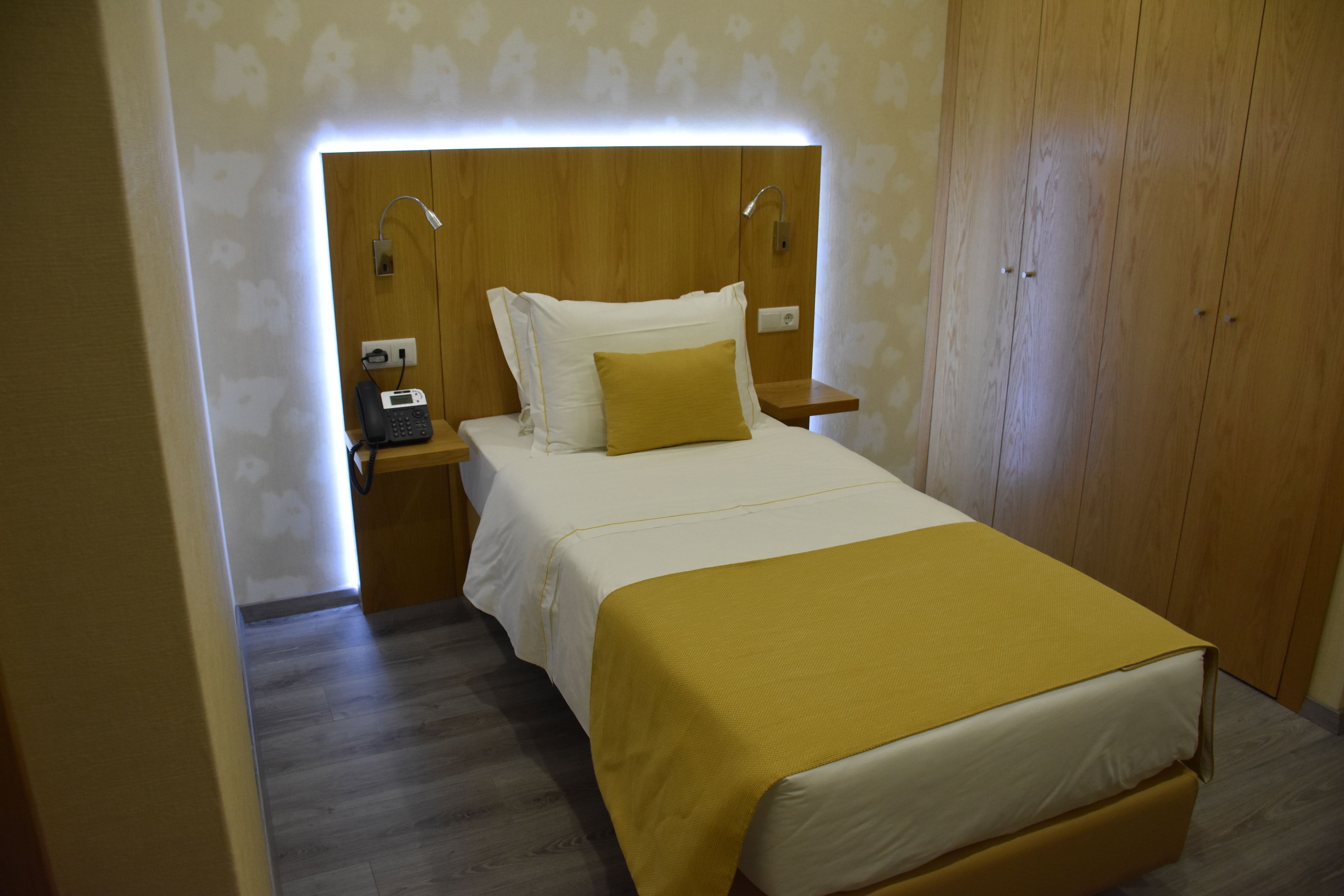 single room | in-room safe, desk, blackout curtains, soundproofing