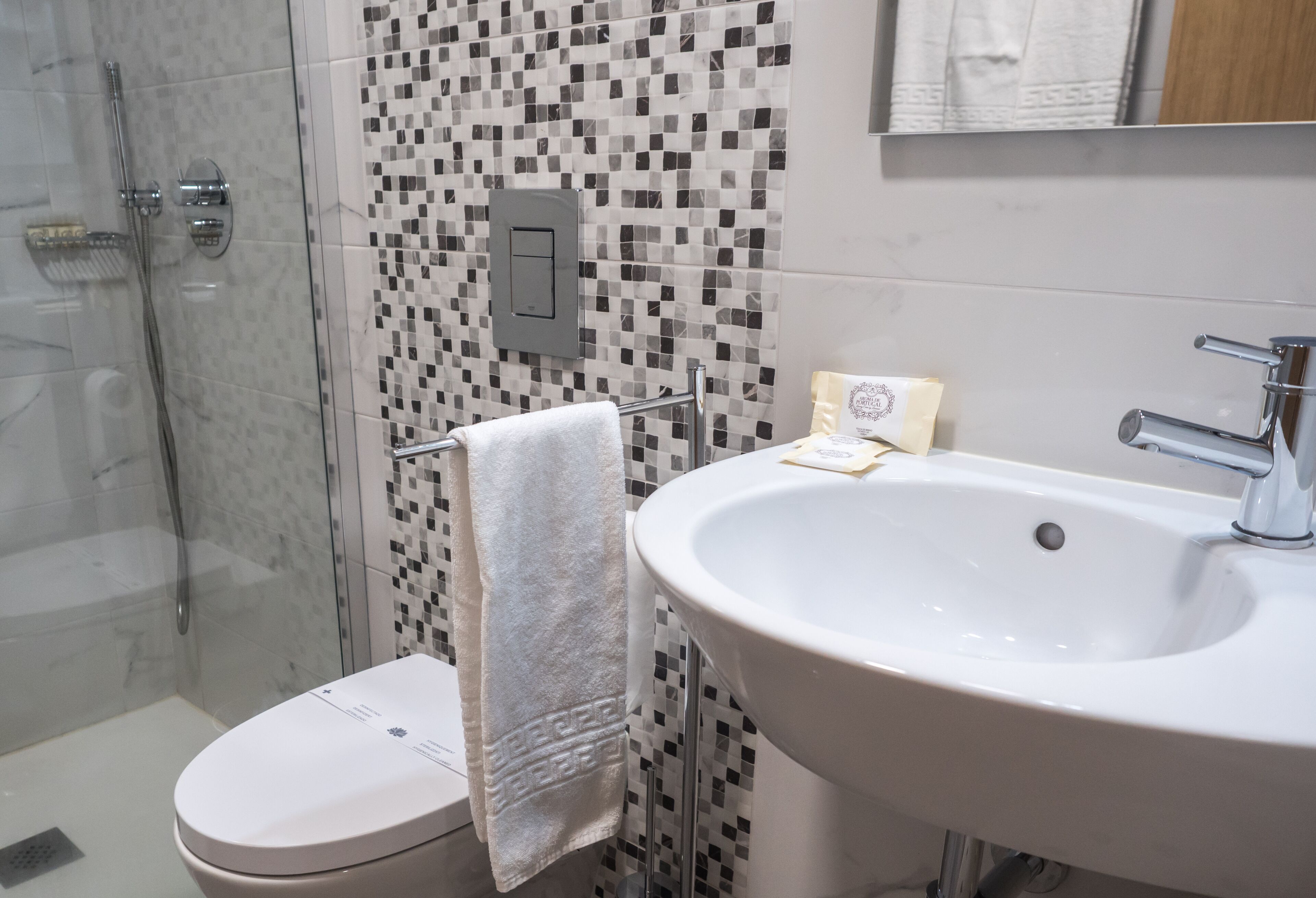 single room | bathroom | shower, free toiletries, hair dryer, towels