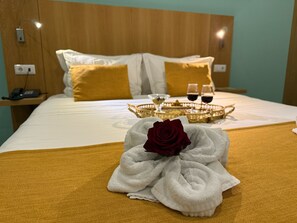 In-room safe, desk, blackout curtains, soundproofing - Hotel Império do Norte (Ponte de Lima)