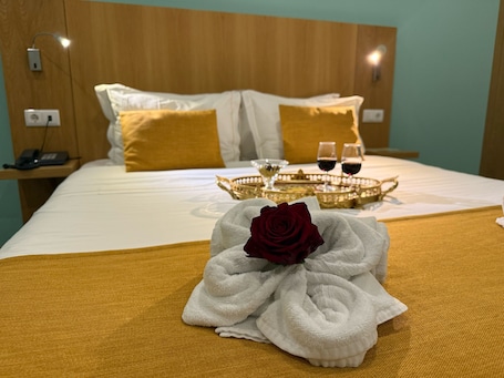 In-room safe, desk, blackout drapes, soundproofing. Hotel Império do Norte