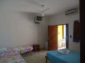 Quadruple Room | Bar mini, Wi-fi percuma
