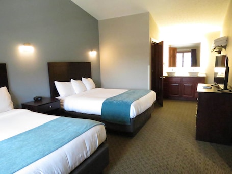 Luxury Suite, 1 Bedroom | Iron/ironing board, free WiFi, bed sheets. Edgewater Hotel